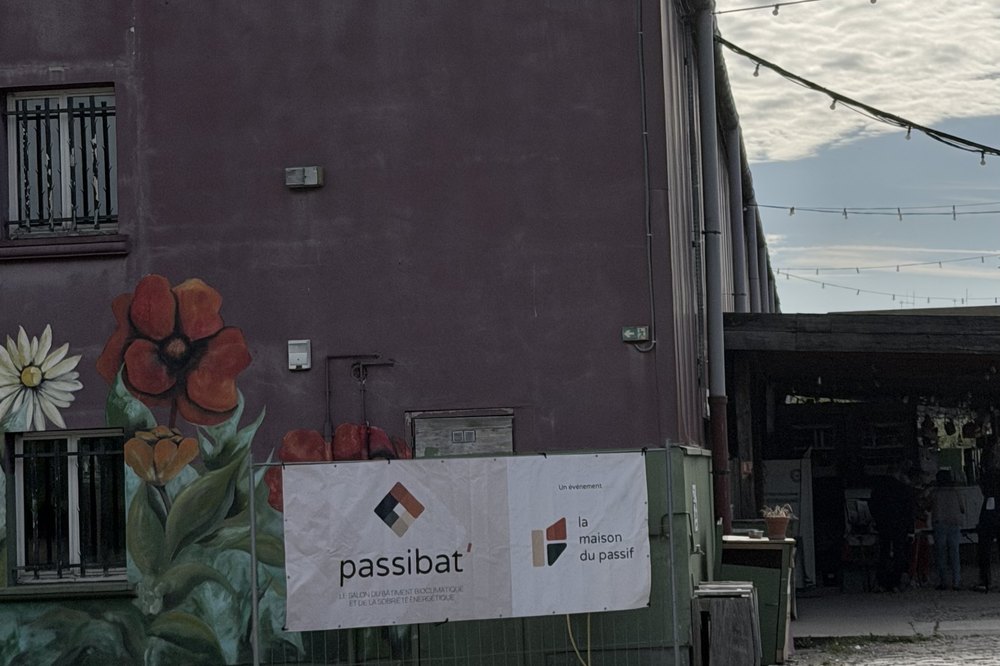 La bâche du festival Passibat' 2026 à l'entrée de la Cité Fertile