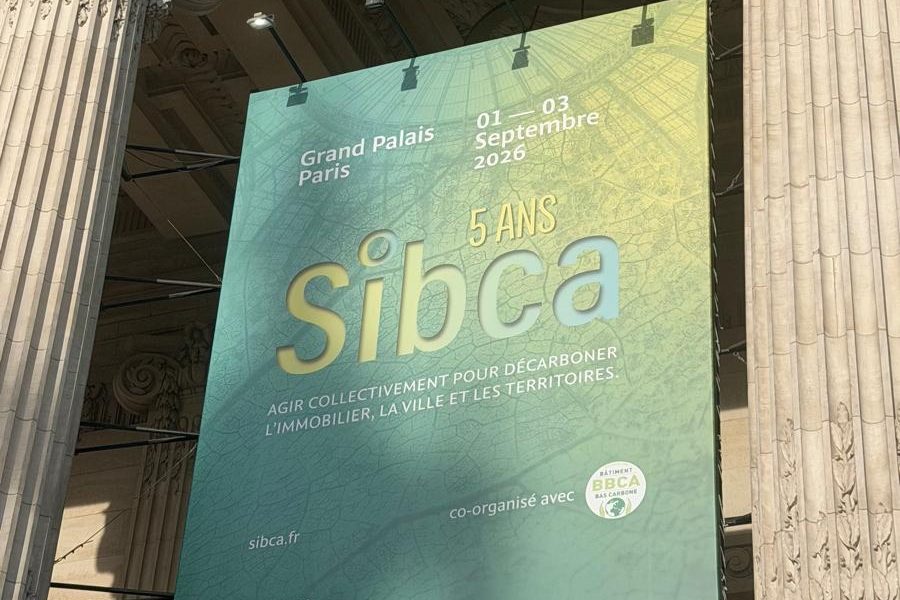 La bâche du SIBCA 2026 sur la façade du Grand Palais