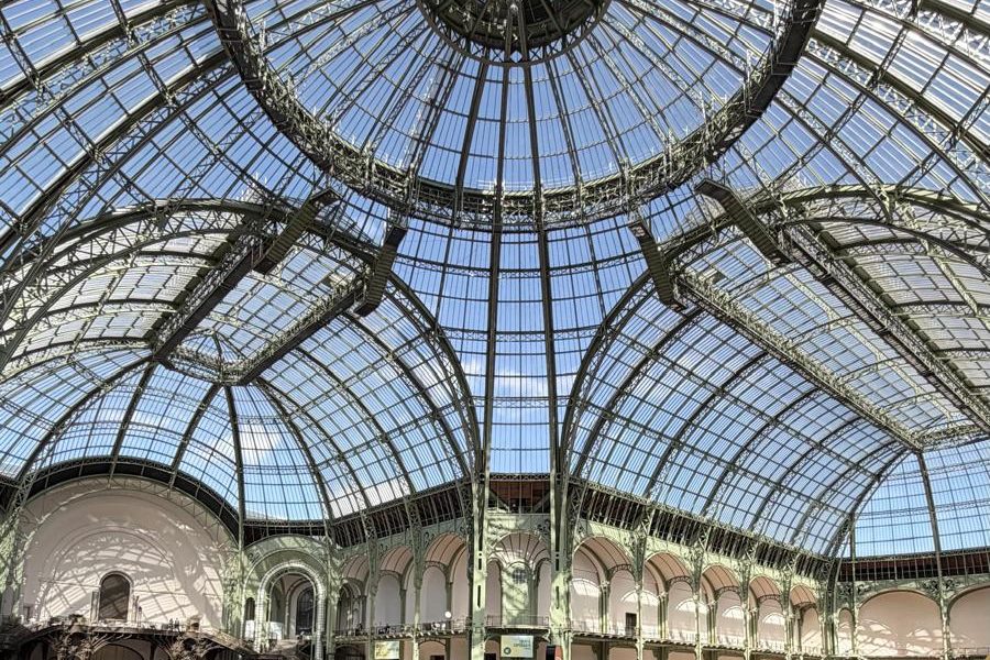 La nef du Grand Palais et sa verrière, pendant le salon